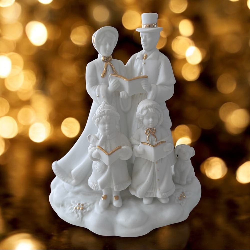 Vintage 1998 Porcelain Lighted Christmas Caroling Family Figurine Exl Condition